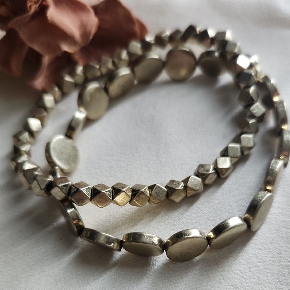 Elegant Gold-Tone Beaded Bracelet Set - Picture 2 of 3